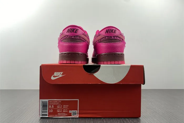 Nike Dunk Low Valentine