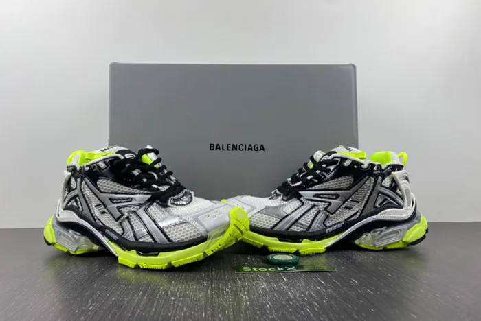 Ba*len*cia*ga -runner 677402 w3rbw 1093