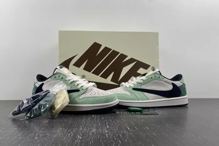 Travis Scott x Air Jordan 1 Low DM7866-813