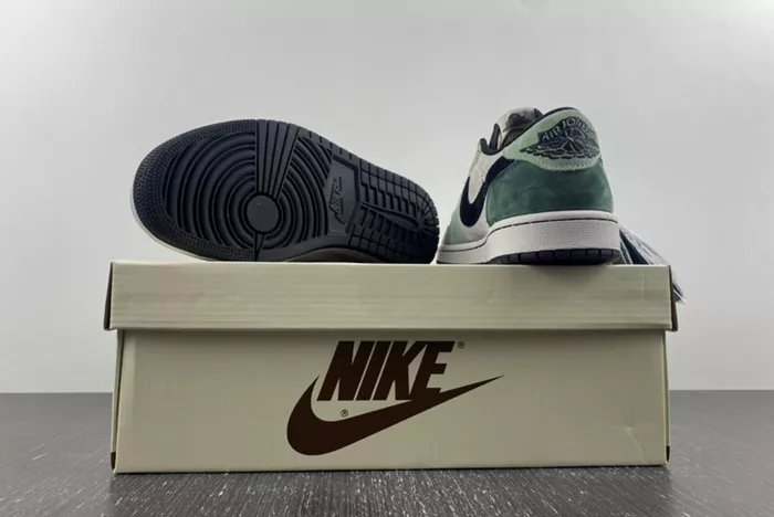 Travis Scott x Air Jordan 1 Low DM7866-813